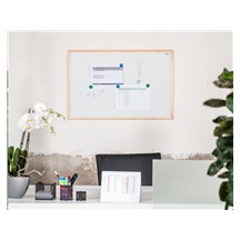 Magnetická tabule AVELI 90x60, dřevěný rám