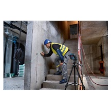 Bosch GLL 2-15 G čárový laser, pracovní dosah až 15 m, přesnost +/-0,3 mm/m, 4× baterie 1,5 V LR6 (AA)